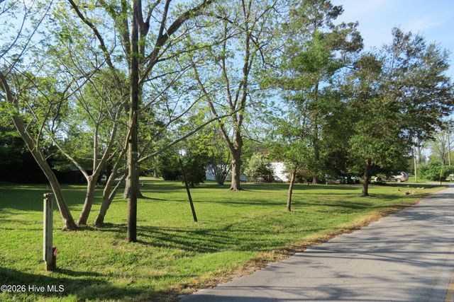 504 Midyette Street, Oriental, NC 28571