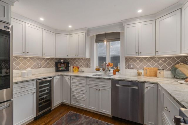 8 Jib Way, Hyannis, MA 02601