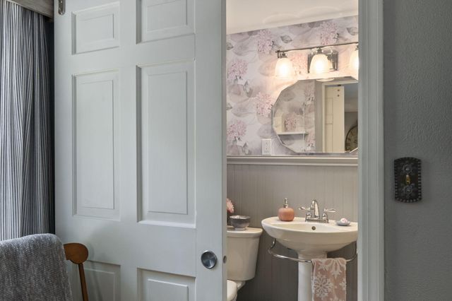 8 Jib Way, Hyannis, MA 02601