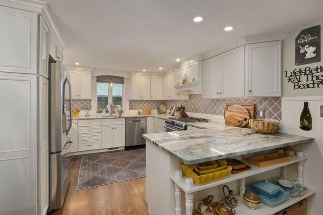 8 Jib Way, Hyannis, MA 02601