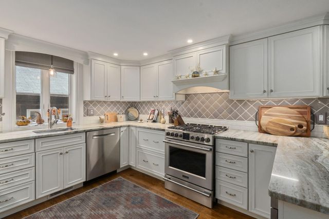 8 Jib Way, Hyannis, MA 02601