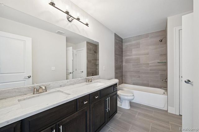 53749 Champlain Street, Macomb, MI 48042