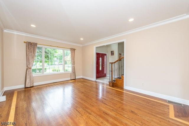 20 Hugenot St, East Hanover Twp., NJ 07936