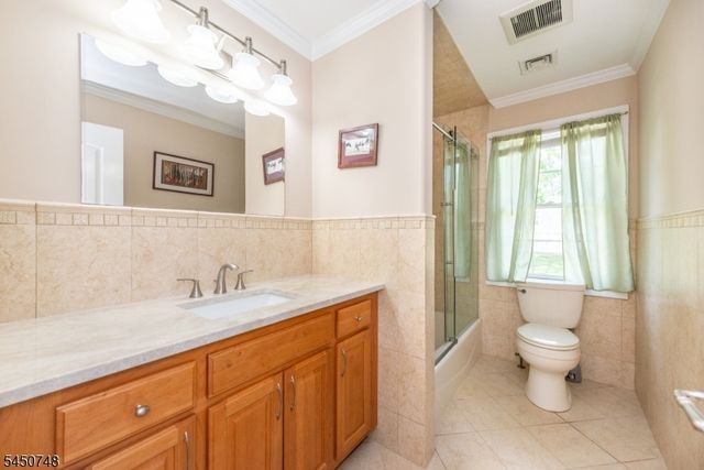 20 Hugenot St, East Hanover Twp., NJ 07936