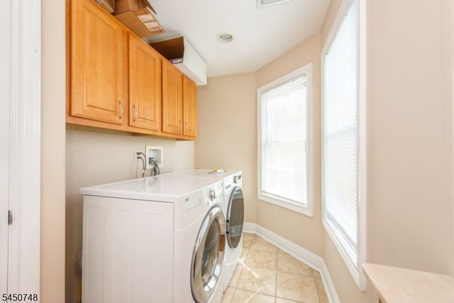 20 Hugenot St, East Hanover Twp., NJ 07936