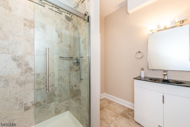 20 Hugenot St, East Hanover Twp., NJ 07936