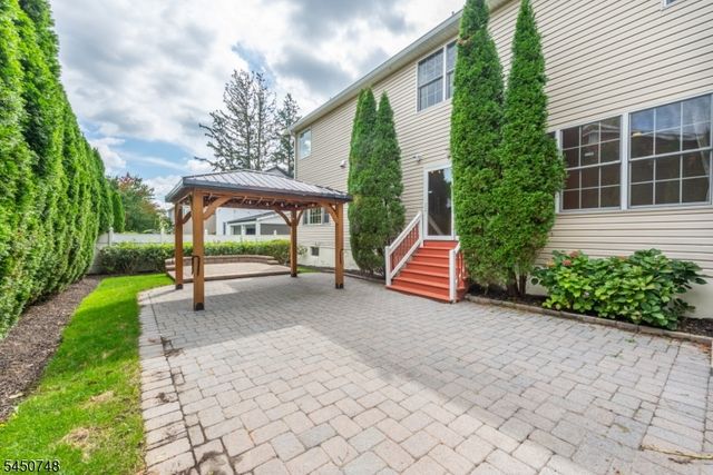 20 Hugenot St, East Hanover Twp., NJ 07936