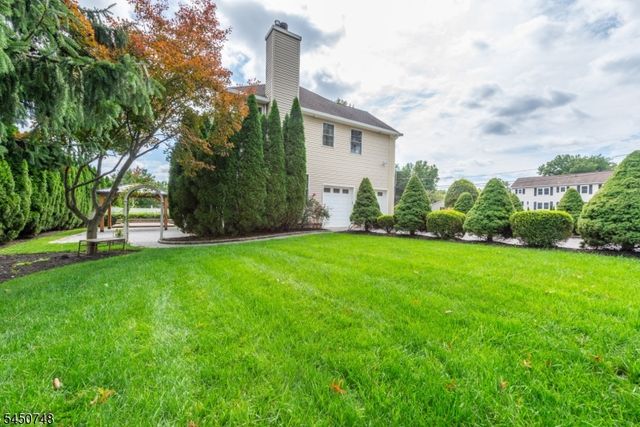 20 Hugenot St, East Hanover Twp., NJ 07936