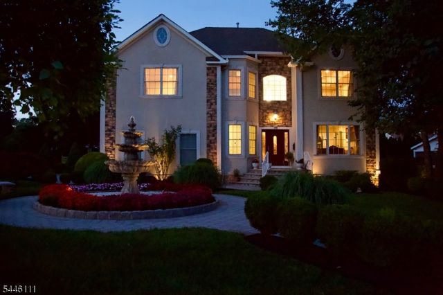 20 Hugenot St, East Hanover Twp., NJ 07936
