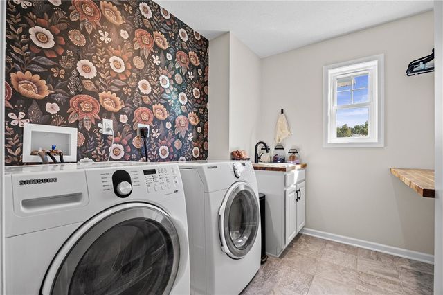 1381 Meadow Breeze Lane, Webster, NY 14580