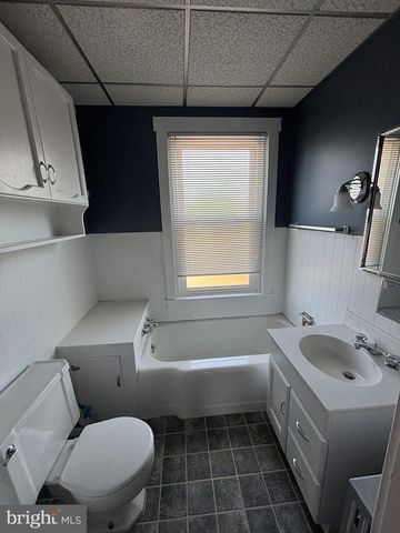 503 E LOCUST ST, Fleetwood, PA 19522