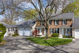 19 The Court of Greenway 19, Northbrook, IL 60062
