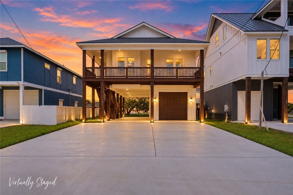 1007 S Live Oak St, Rockport, TX 78382 — photo 2
