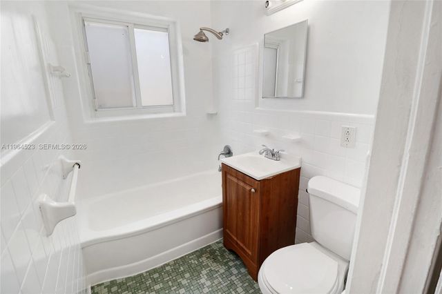 8100 Crespi Blvd 3, Miami Beach, FL 33141