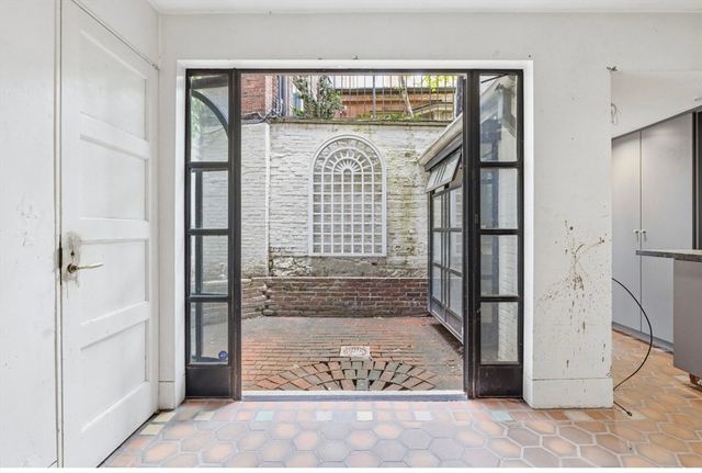 11 West Cedar, Boston, MA 02108