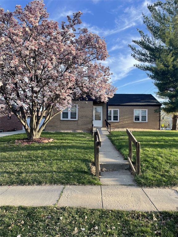 720 Valhigh Road, West Des Moines, IA 50265