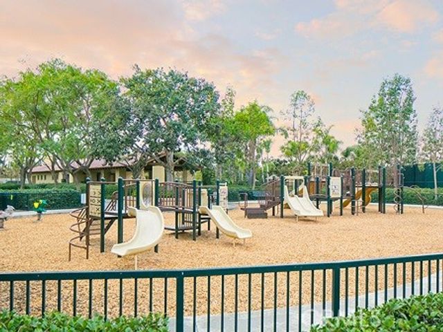 1402 Elk Grove, Irvine, CA 92618