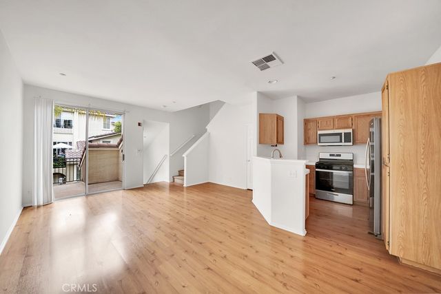 1402 Elk Grove, Irvine, CA 92618