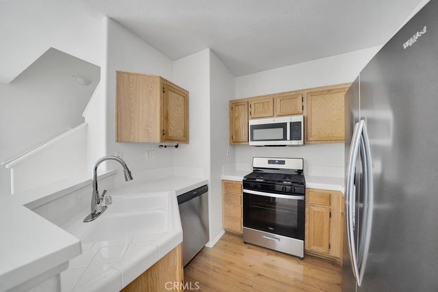 1402 Elk Grove, Irvine, CA 92618