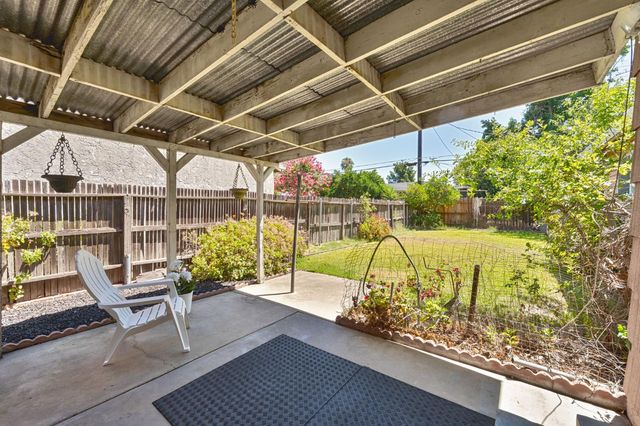 6737 21st St, Sacramento, CA 95822