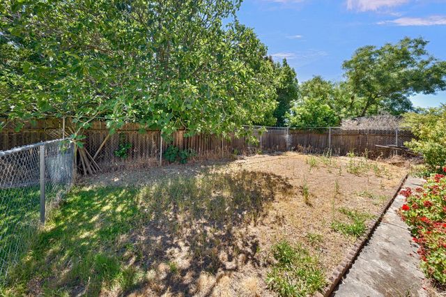 6737 21st St, Sacramento, CA 95822