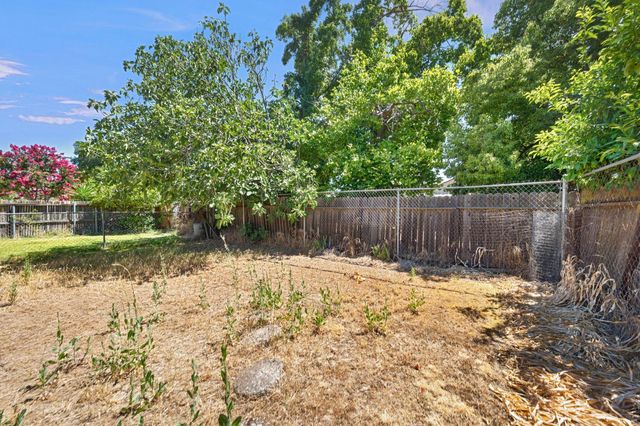 6737 21st St, Sacramento, CA 95822
