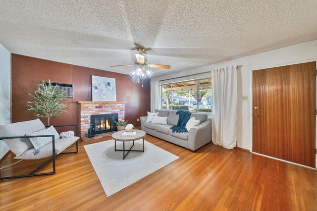 6737 21st St, Sacramento, CA 95822