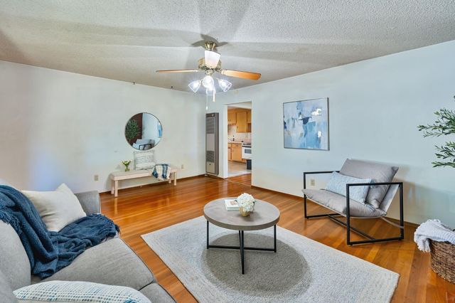 6737 21st St, Sacramento, CA 95822