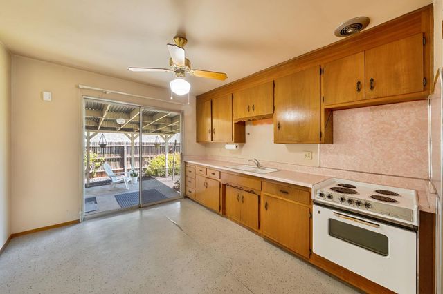 6737 21st St, Sacramento, CA 95822