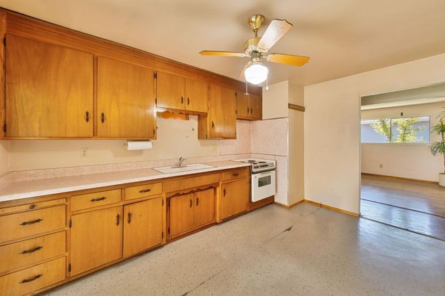 6737 21st St, Sacramento, CA 95822