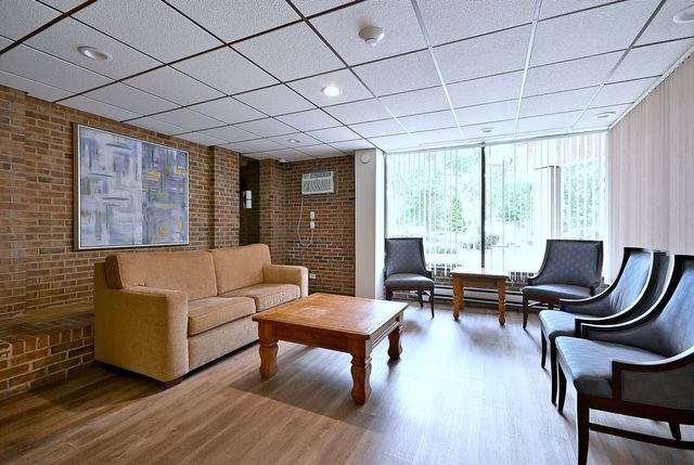 2325 N Neva Avenue 401B, Chicago, IL 60707