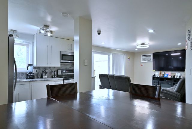 2325 N Neva Avenue 401B, Chicago, IL 60707
