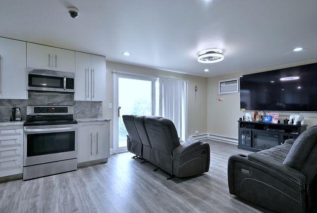 2325 N Neva Avenue 401B, Chicago, IL 60707