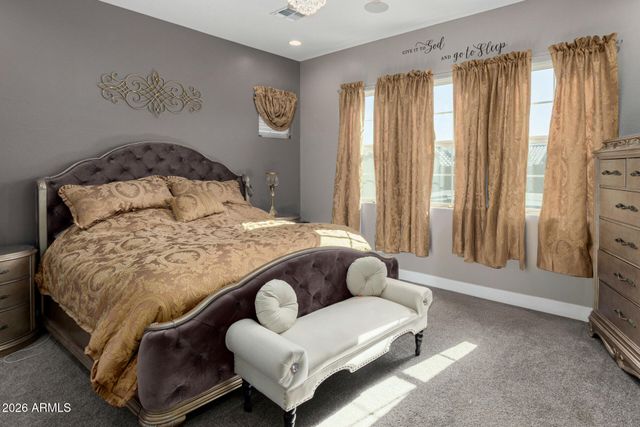 715 E SILVER FOX Way, Phoenix, AZ 85048