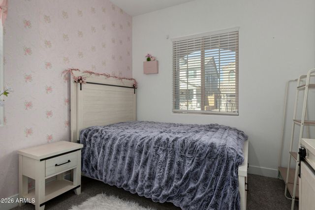 715 E SILVER FOX Way, Phoenix, AZ 85048