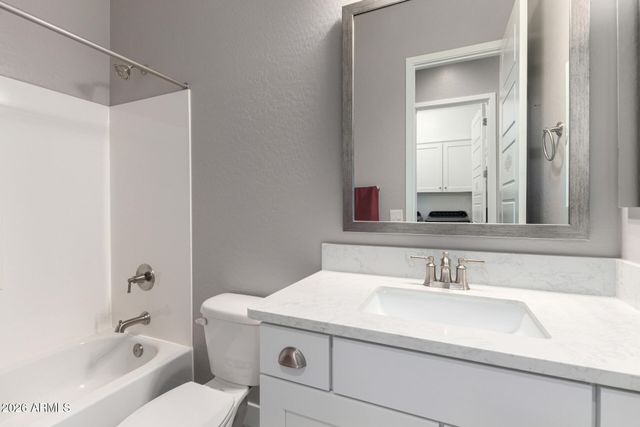 715 E SILVER FOX Way, Phoenix, AZ 85048