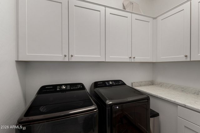 715 E SILVER FOX Way, Phoenix, AZ 85048