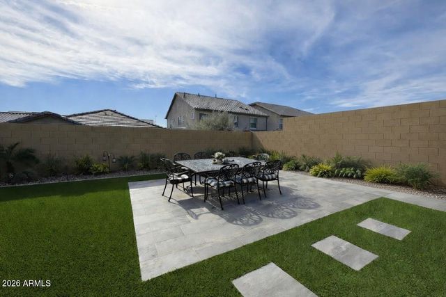 715 E SILVER FOX Way, Phoenix, AZ 85048