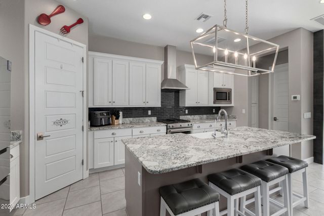 715 E SILVER FOX Way, Phoenix, AZ 85048