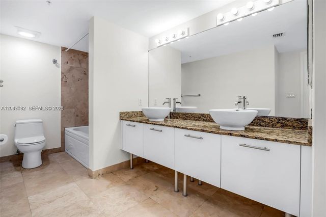 41 SE 5th St 1709, Miami, FL 33131
