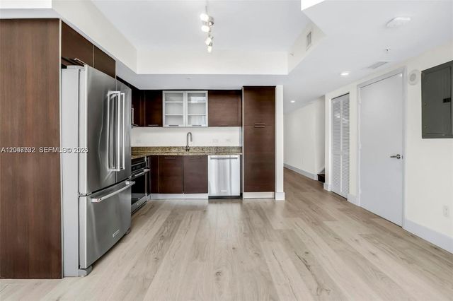 41 SE 5th St 1709, Miami, FL 33131