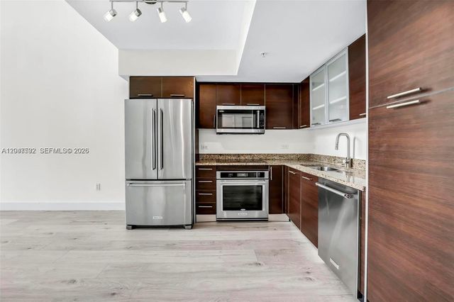 41 SE 5th St 1709, Miami, FL 33131