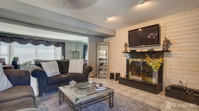 43 Homestead Circle, Marlboro, NJ 07746