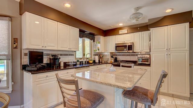 43 Homestead Circle, Marlboro, NJ 07746