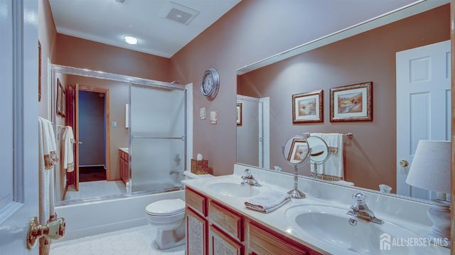 43 Homestead Circle, Marlboro, NJ 07746