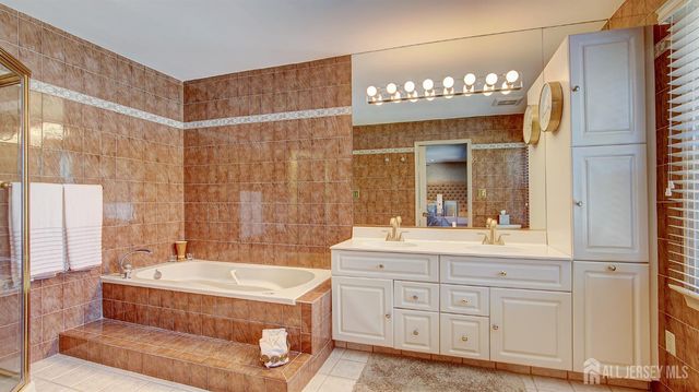 43 Homestead Circle, Marlboro, NJ 07746