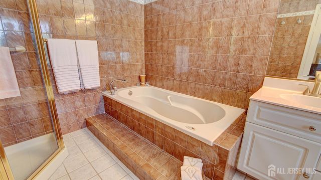 43 Homestead Circle, Marlboro, NJ 07746