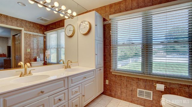 43 Homestead Circle, Marlboro, NJ 07746
