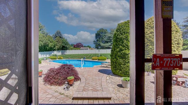 43 Homestead Circle, Marlboro, NJ 07746