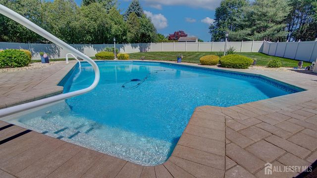 43 Homestead Circle, Marlboro, NJ 07746